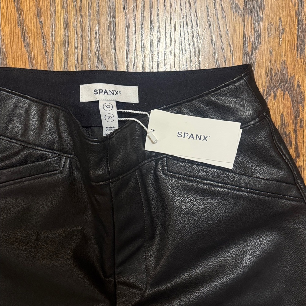 NWT Spanx Leather Like Black Luxe Flare Pants XS - Picture 6 of 9